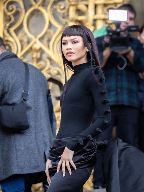 zendaya thick|Zendaya debuts new super thick full fringe haircut